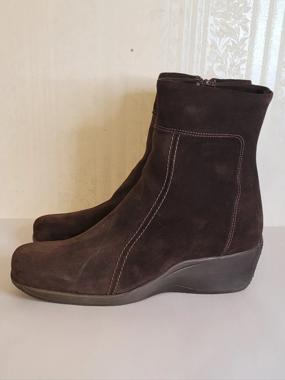 La Canadienne Tina Waterproof Suede Ankle Boot 10W